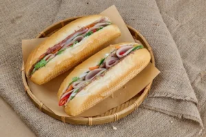 Vì sao ăn bánh mì có thể ngộ độc?